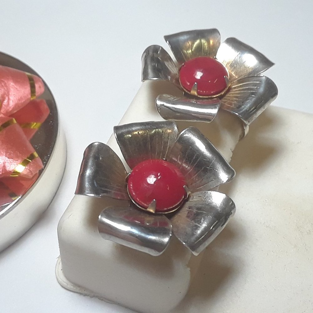 Vintage 7.5mm Red Stone Flower Sterling Silver 925 Screw Back Earrings #15956